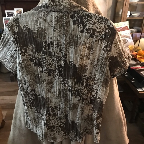 Button up blouse - Picture 2 of 3